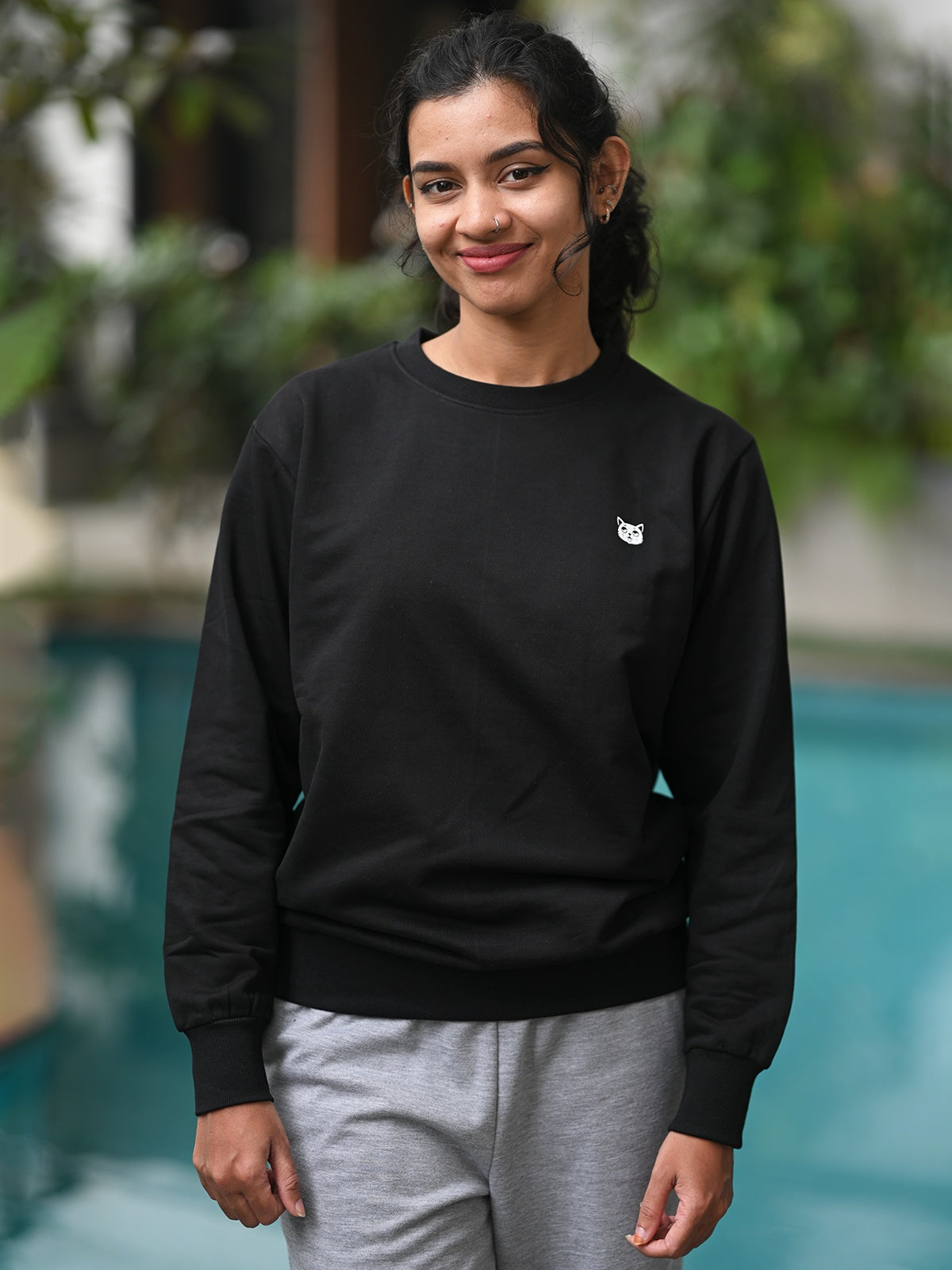 Black: Oversized Sweatshirt