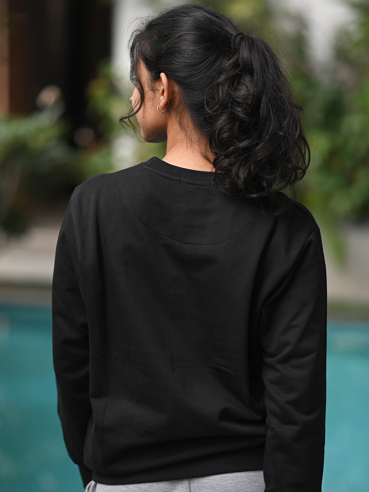 Black: Oversized Sweatshirt