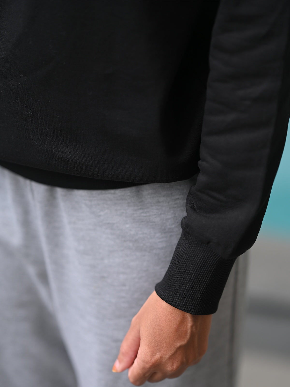 Black: Oversized Sweatshirt