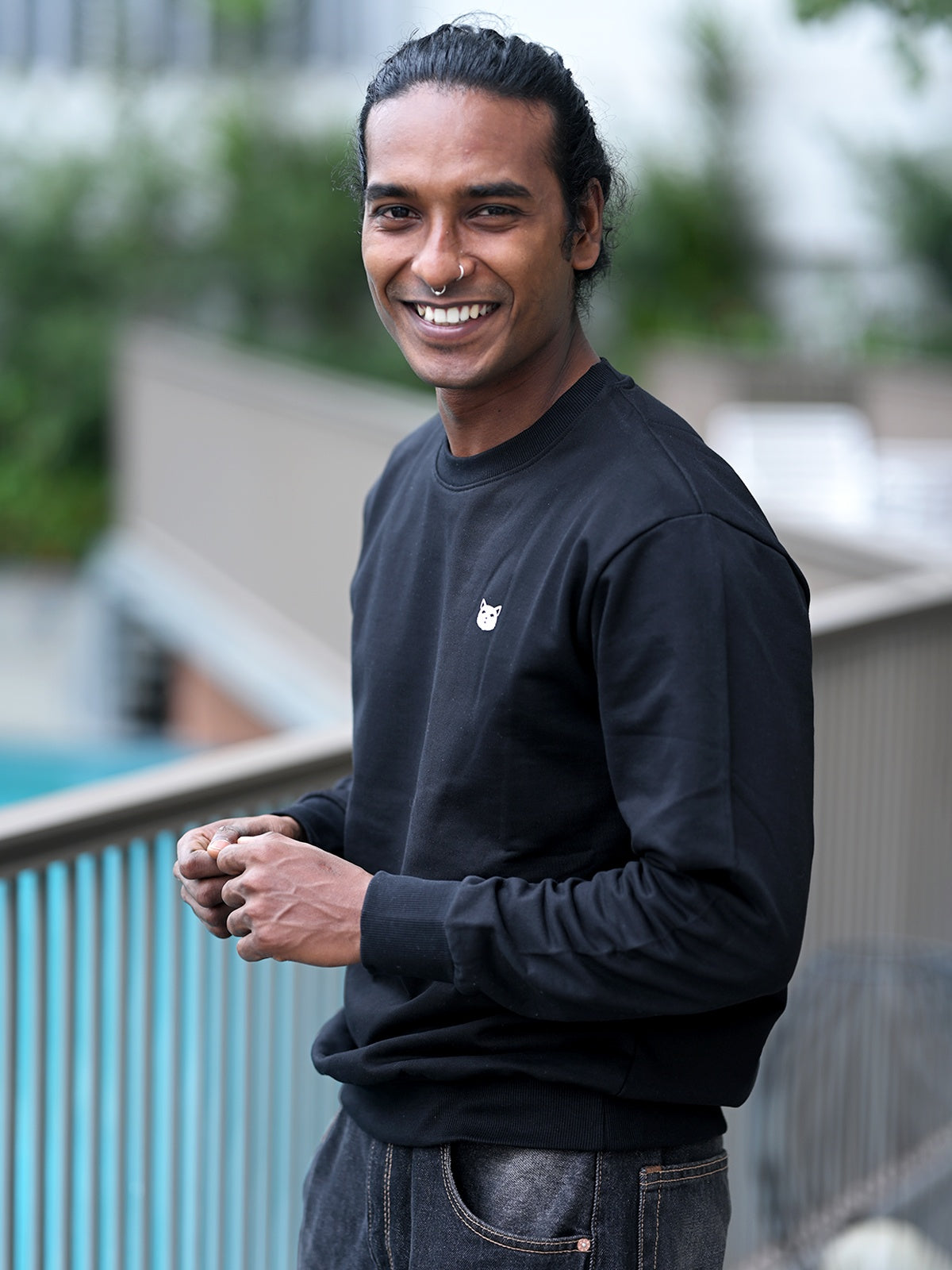 Black: Oversized Sweatshirt